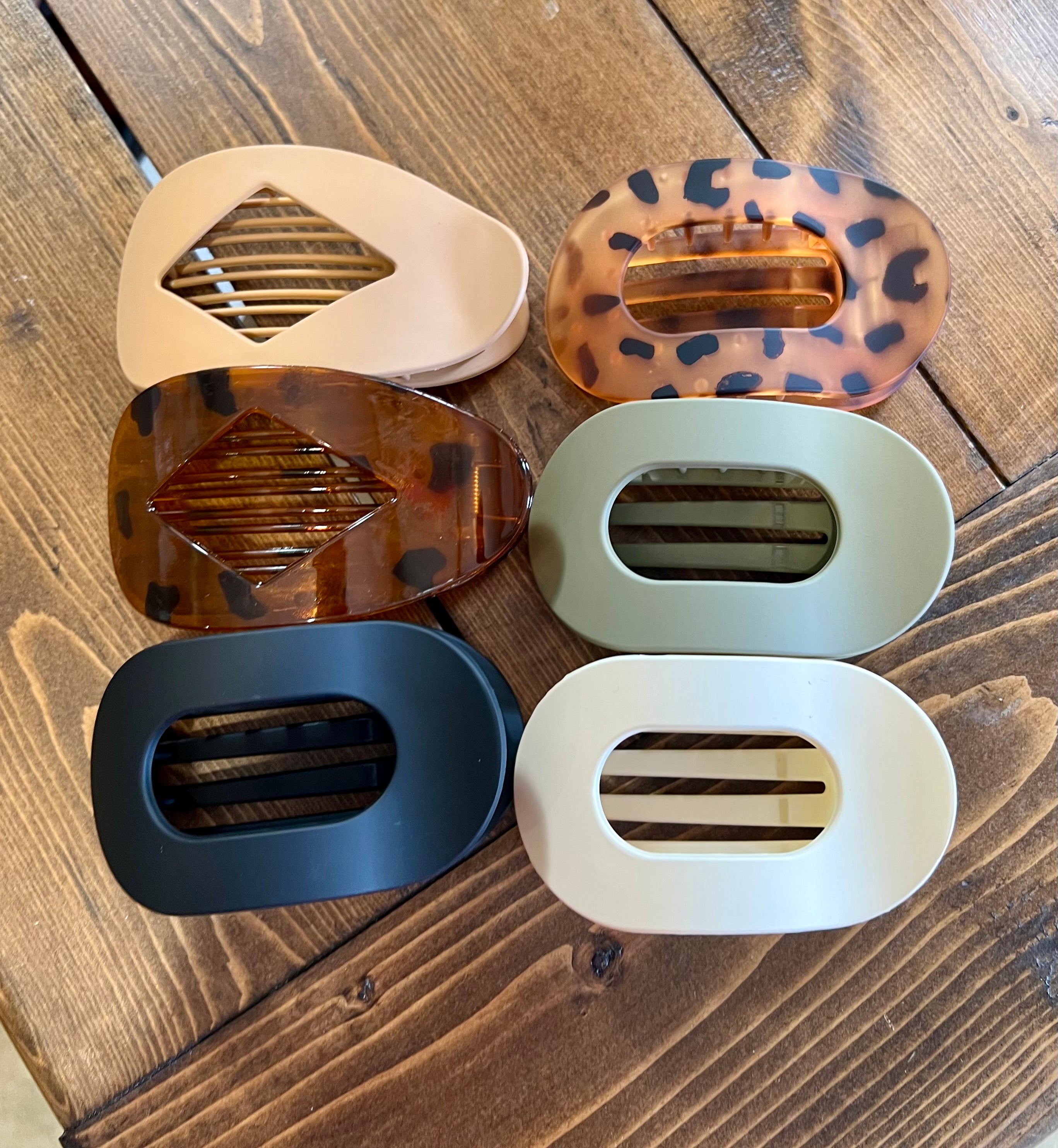 LARGE FLAT OVAL CLIP