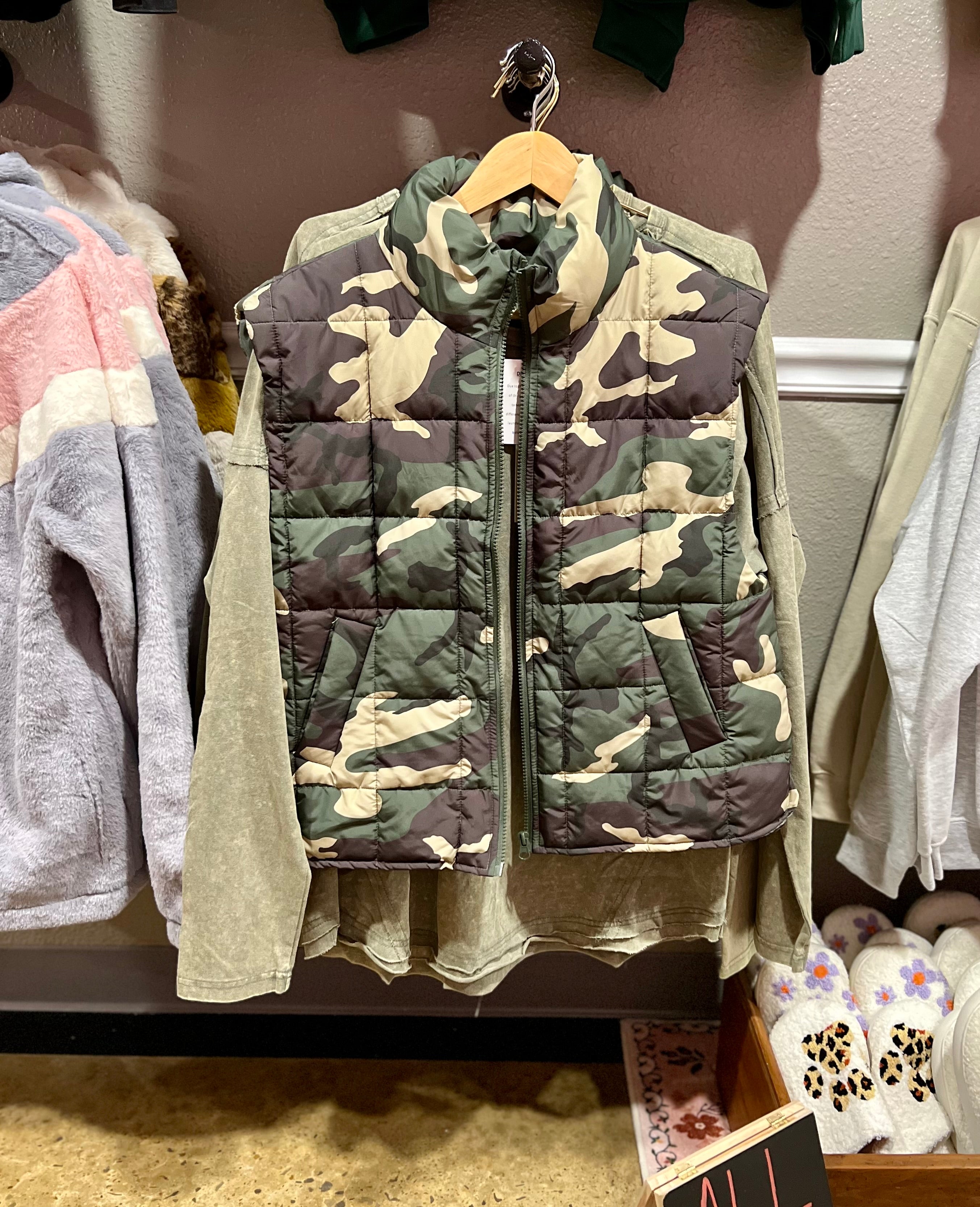 Women’s Camo Puffer Vest