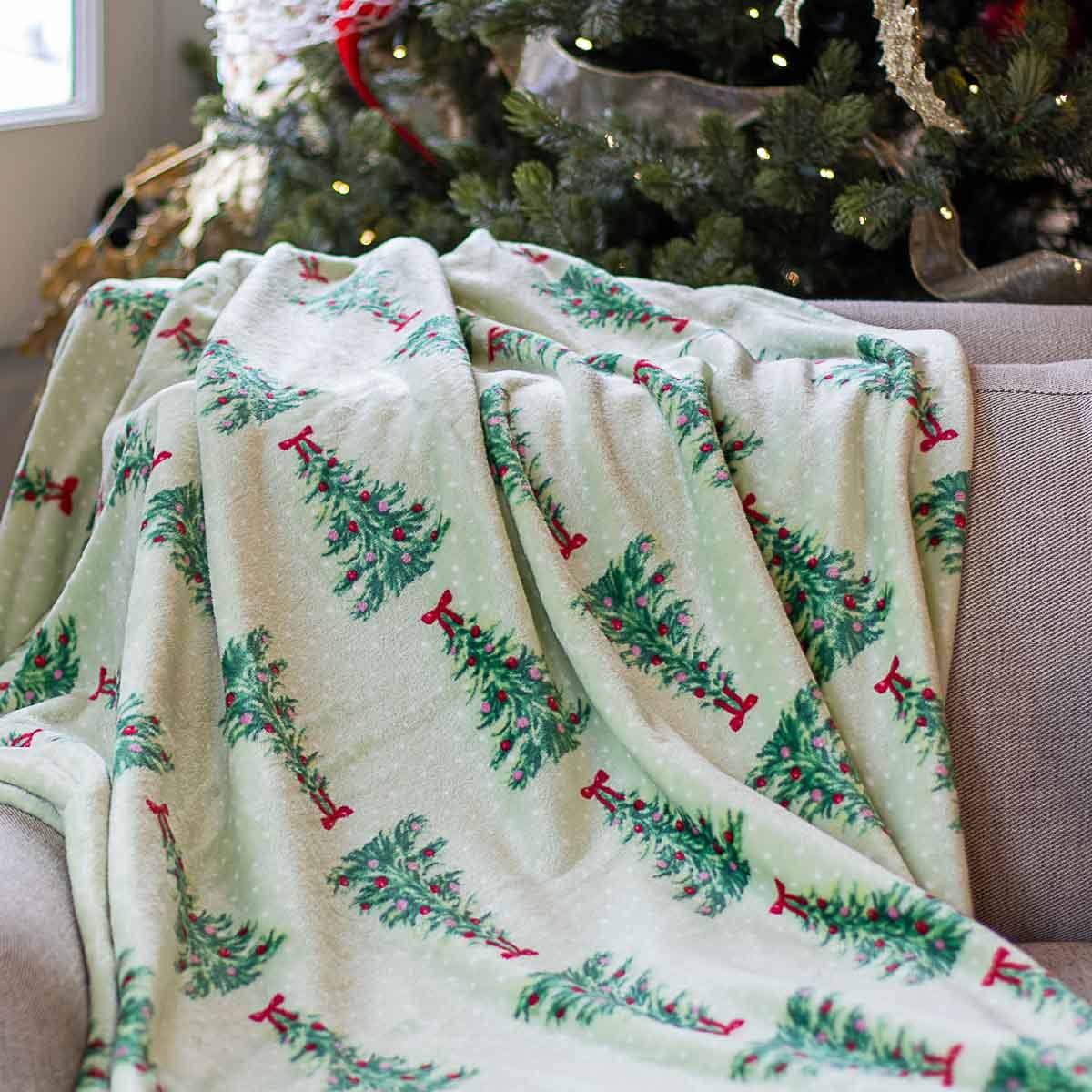 Noelle Tree Throw Light Green