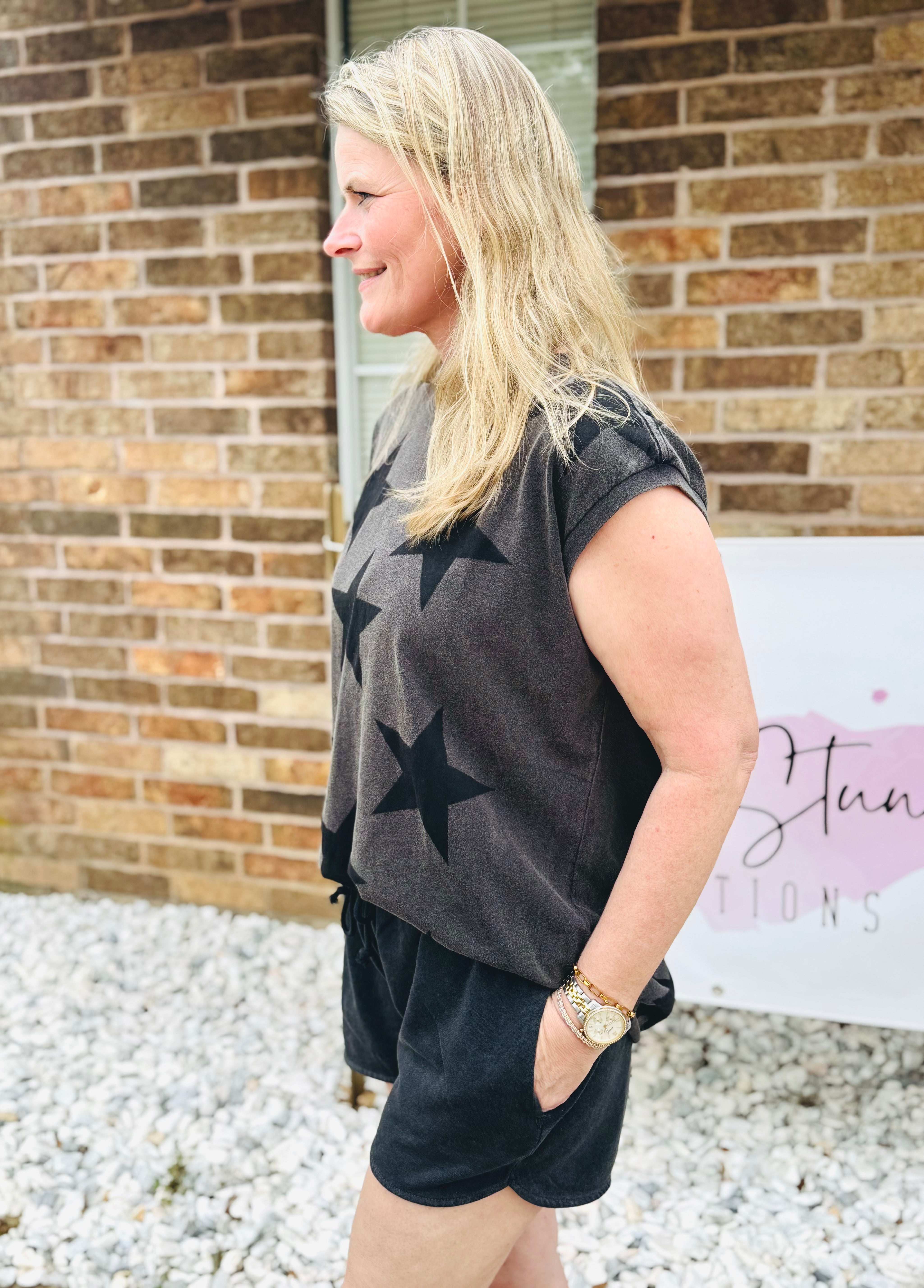 SLEEVELESS STAR PATTERN TEE