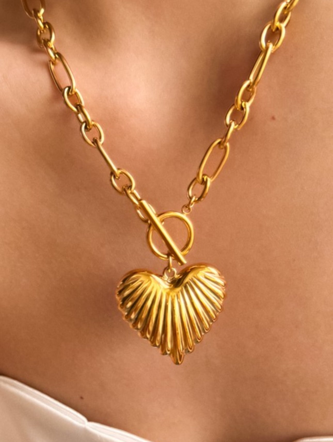 18K NON-TARNISH GOLD CHAIN NECKLACE WITH HEART PENDANT