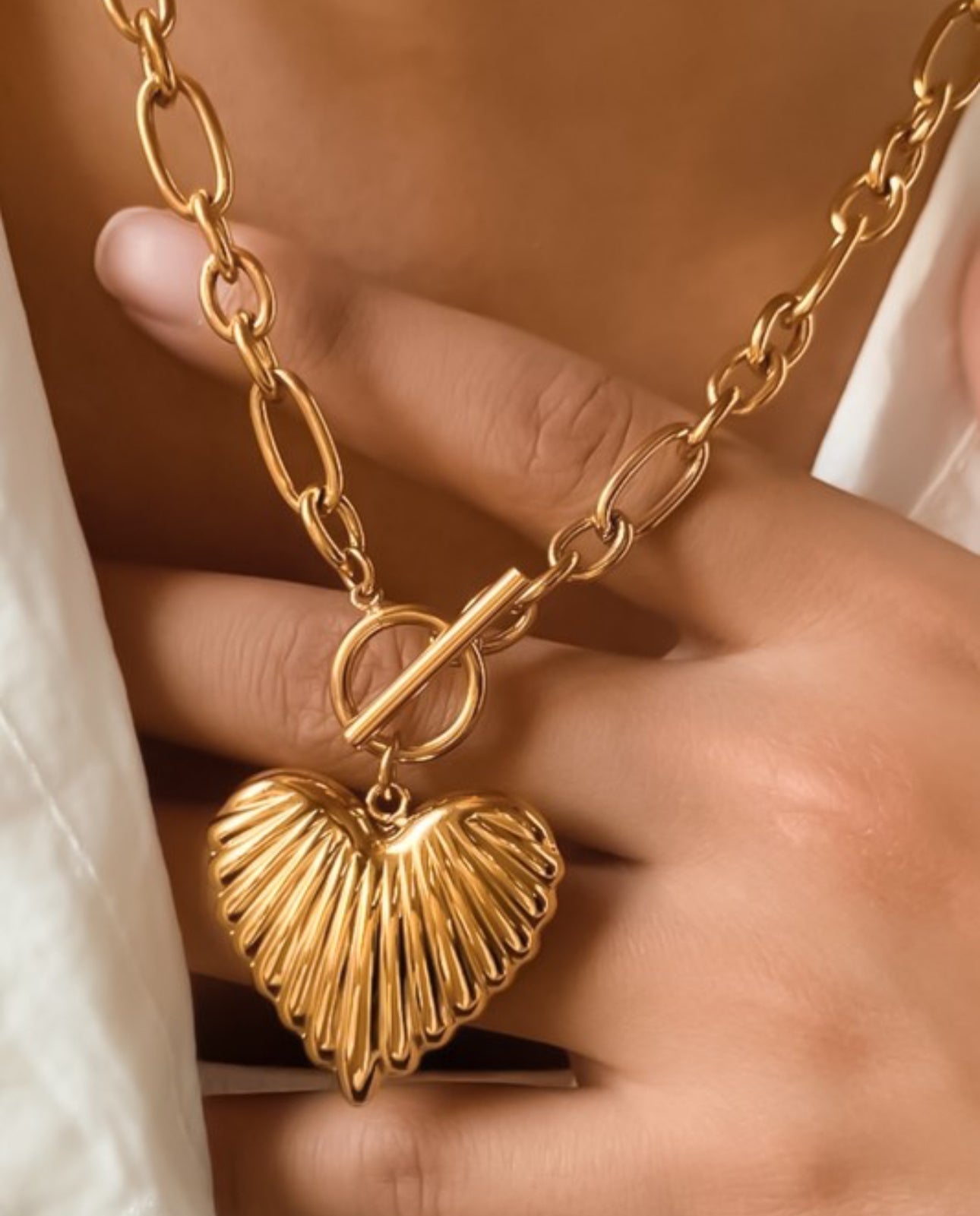 18K NON-TARNISH GOLD CHAIN NECKLACE WITH HEART PENDANT