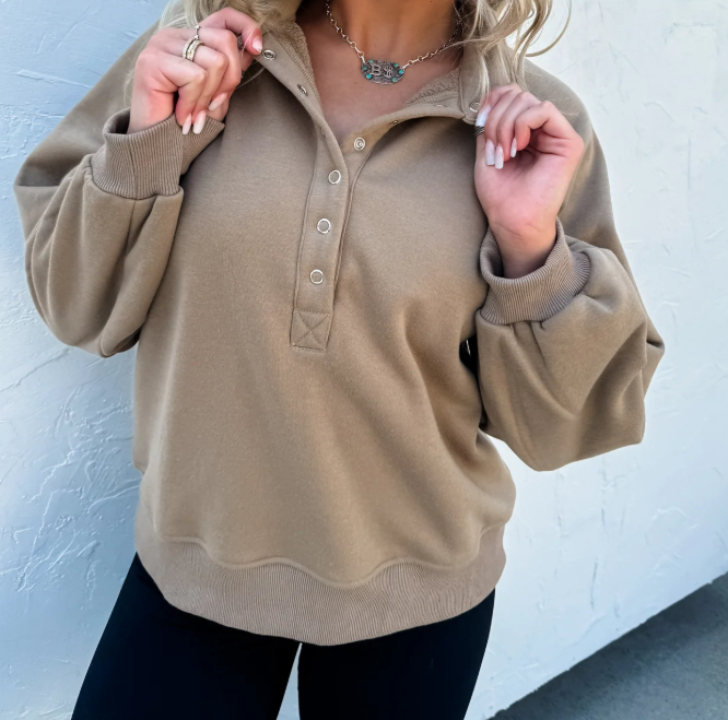 BLAKELY LAID BACK SNAP BUTTON PULLOVER